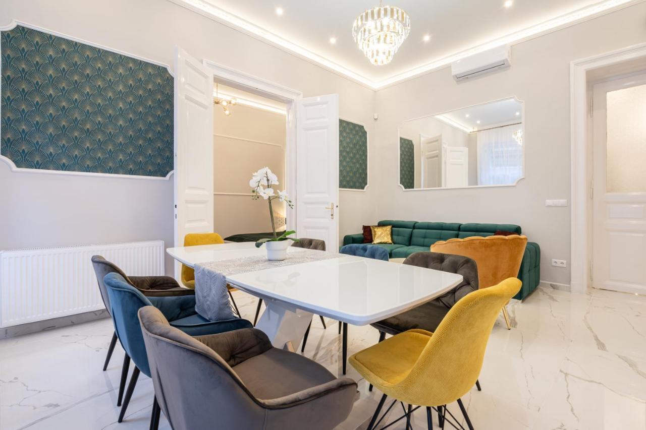 Premium Art Deco At Broadway // 4bdr & 3br Apartmán *