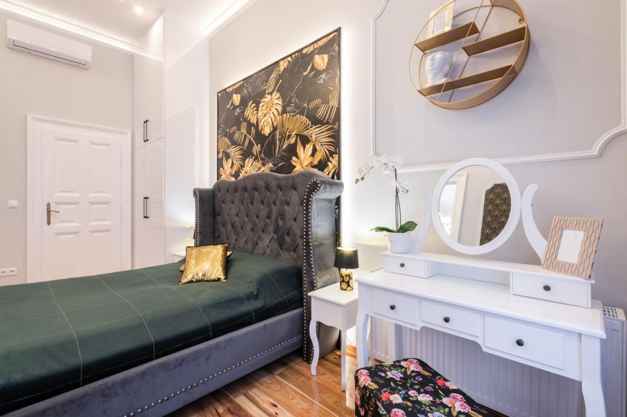 Apartmán Premium Art Deco At Broadway // 4bdr & 3br